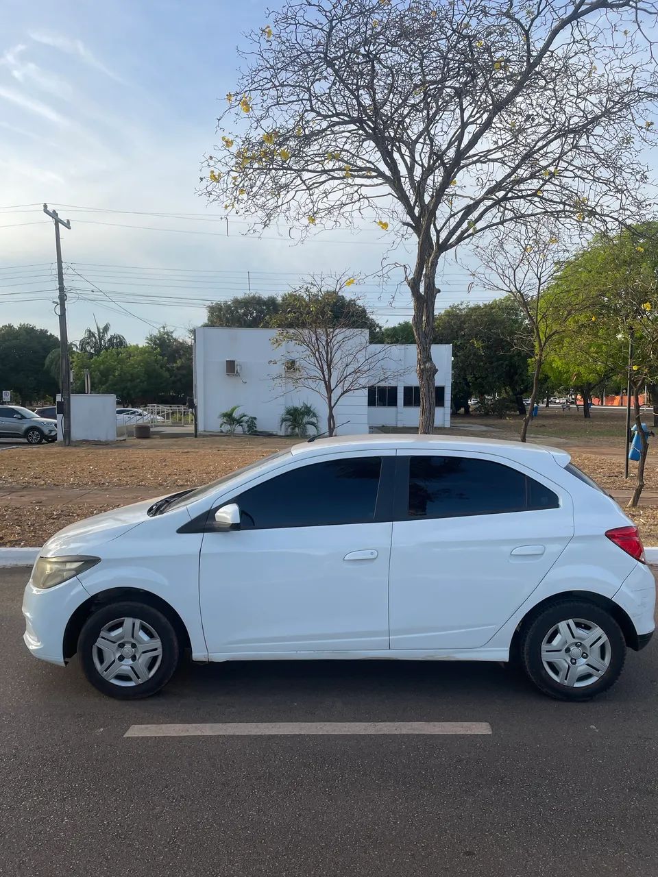 Chevrolet Onix JOY Hatch 1.0 8V Flex Mec. 4P 2018 - Foto 2