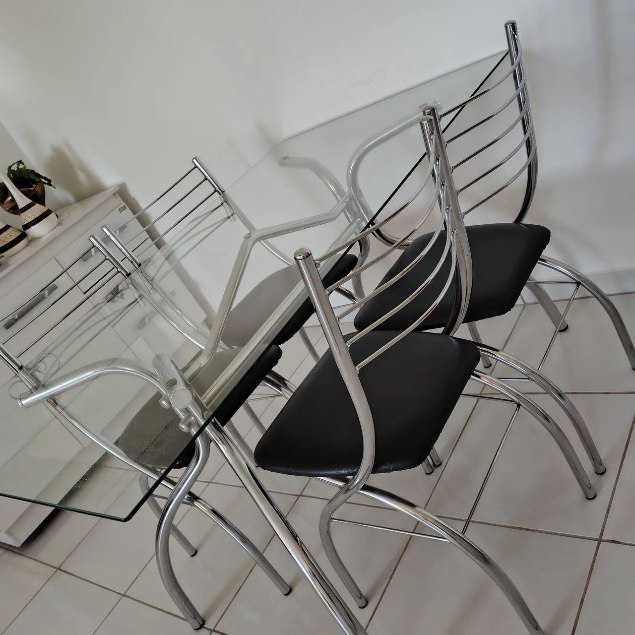 Vende mesa com 4 cadeiras - Foto 2