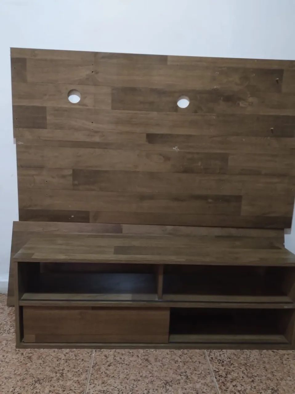 Painel suspenso para tv de até 50 polegadas com rack médio com 4 prateleiras pequenas - Foto 2