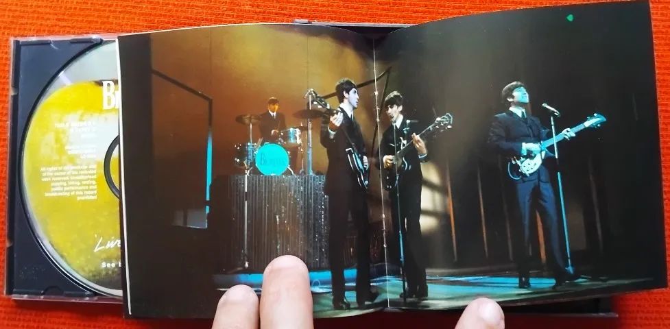 CD Rock Duplo The Beatles Live At The BBC (Bom estado) - Foto 5