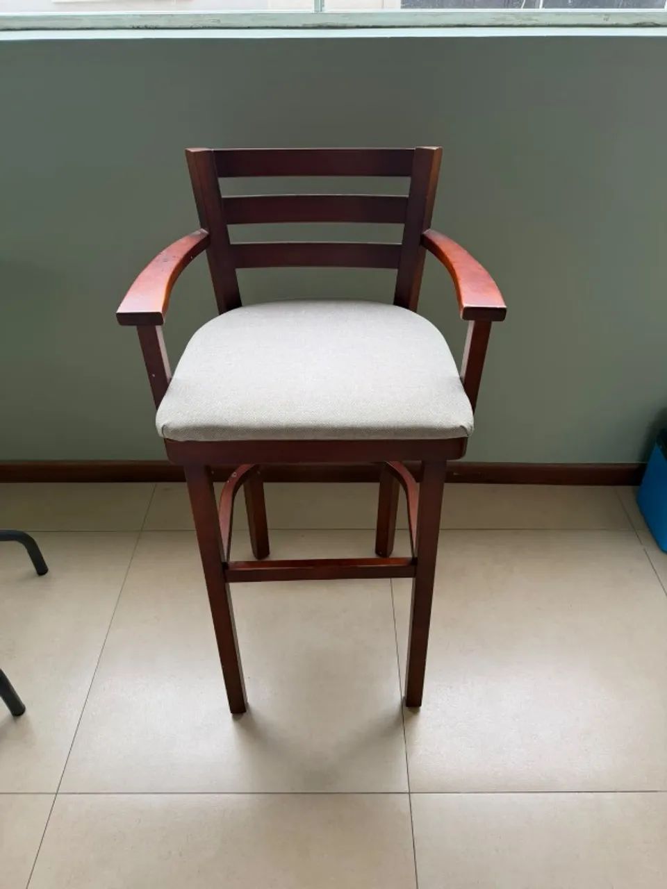 Banquetas de madeira maciça  - Foto 2