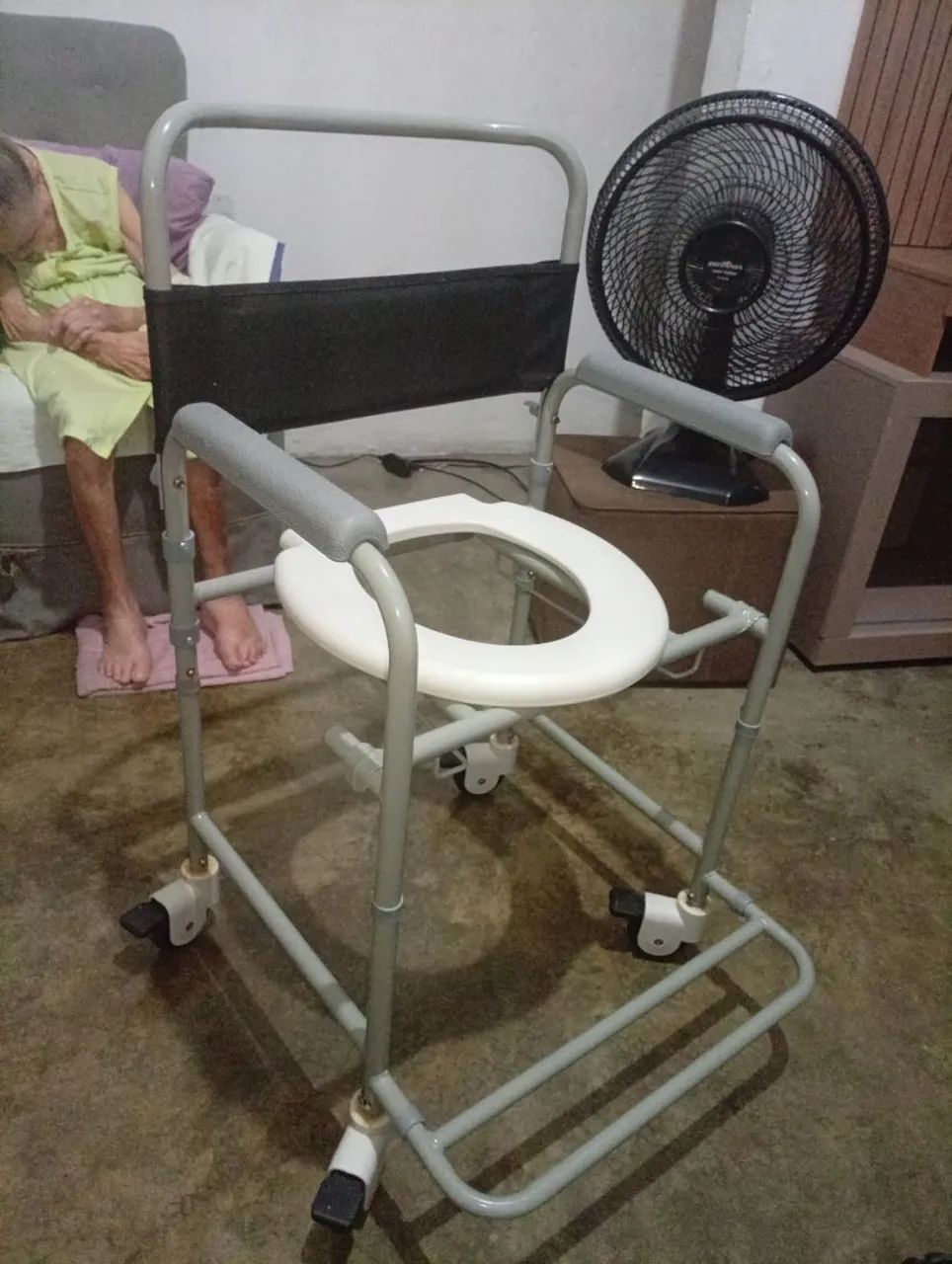 Cadeira de banho 1 mês de uso