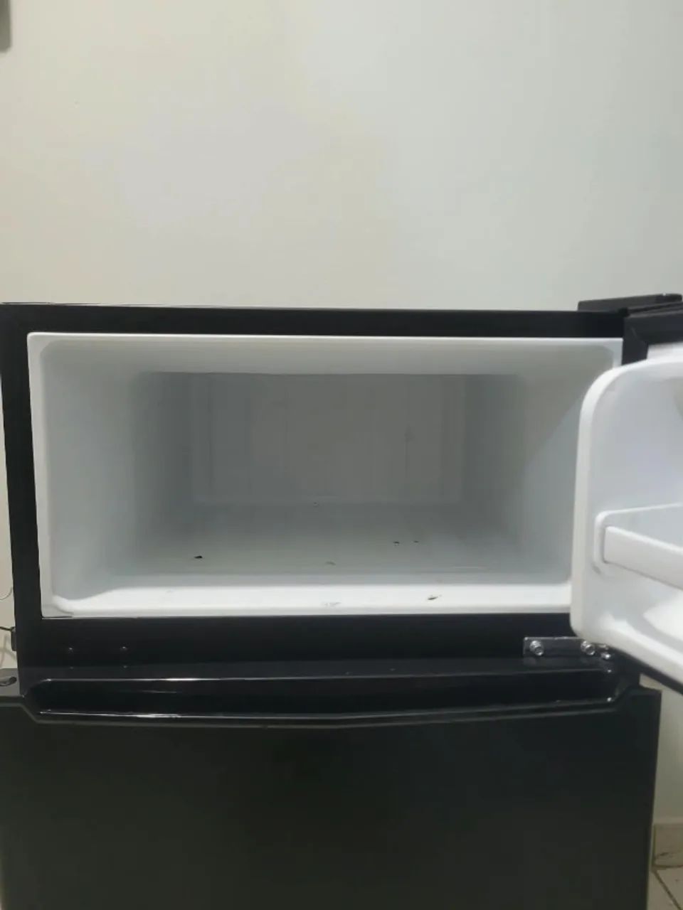 Frigobar duplex EOS 88 Litros 220v - Foto 2