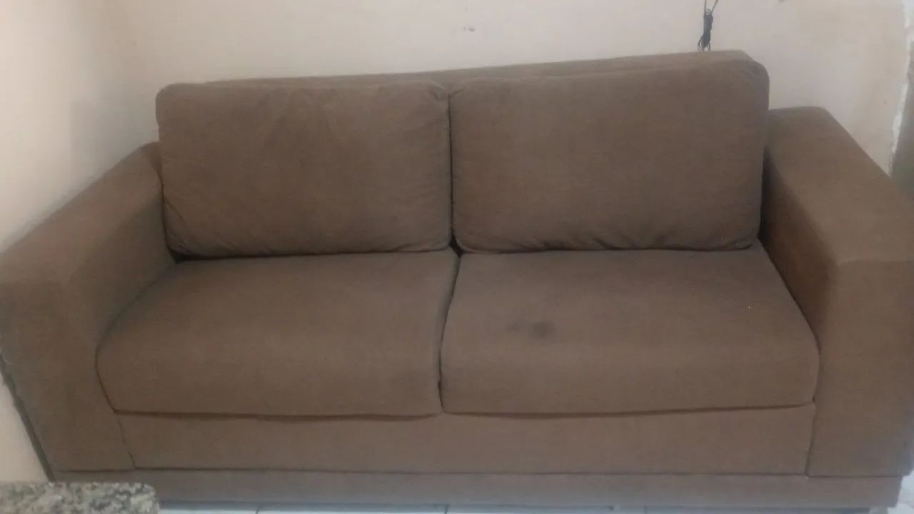 Sofá 3 lugares com rodinhas tecido ótimo estado 