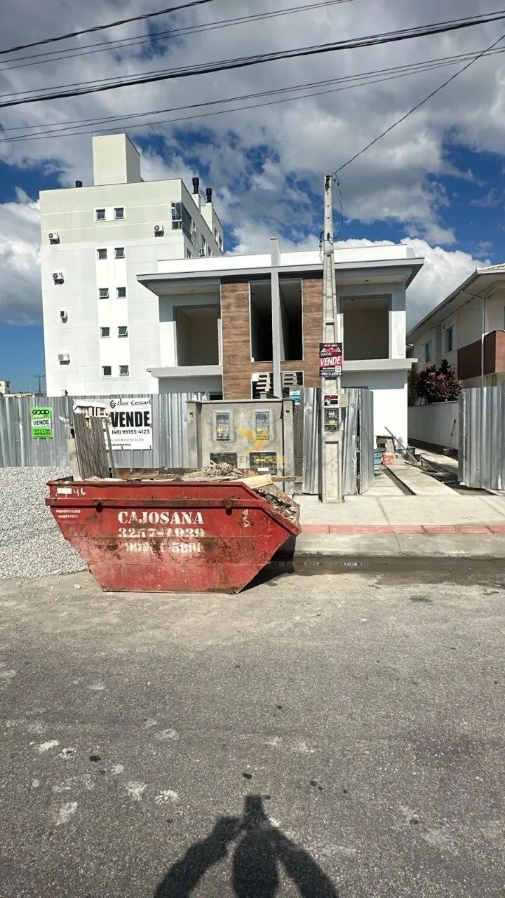Venda de Casa Geminada - 3 Quartos (1 Suíte) - Palhoça