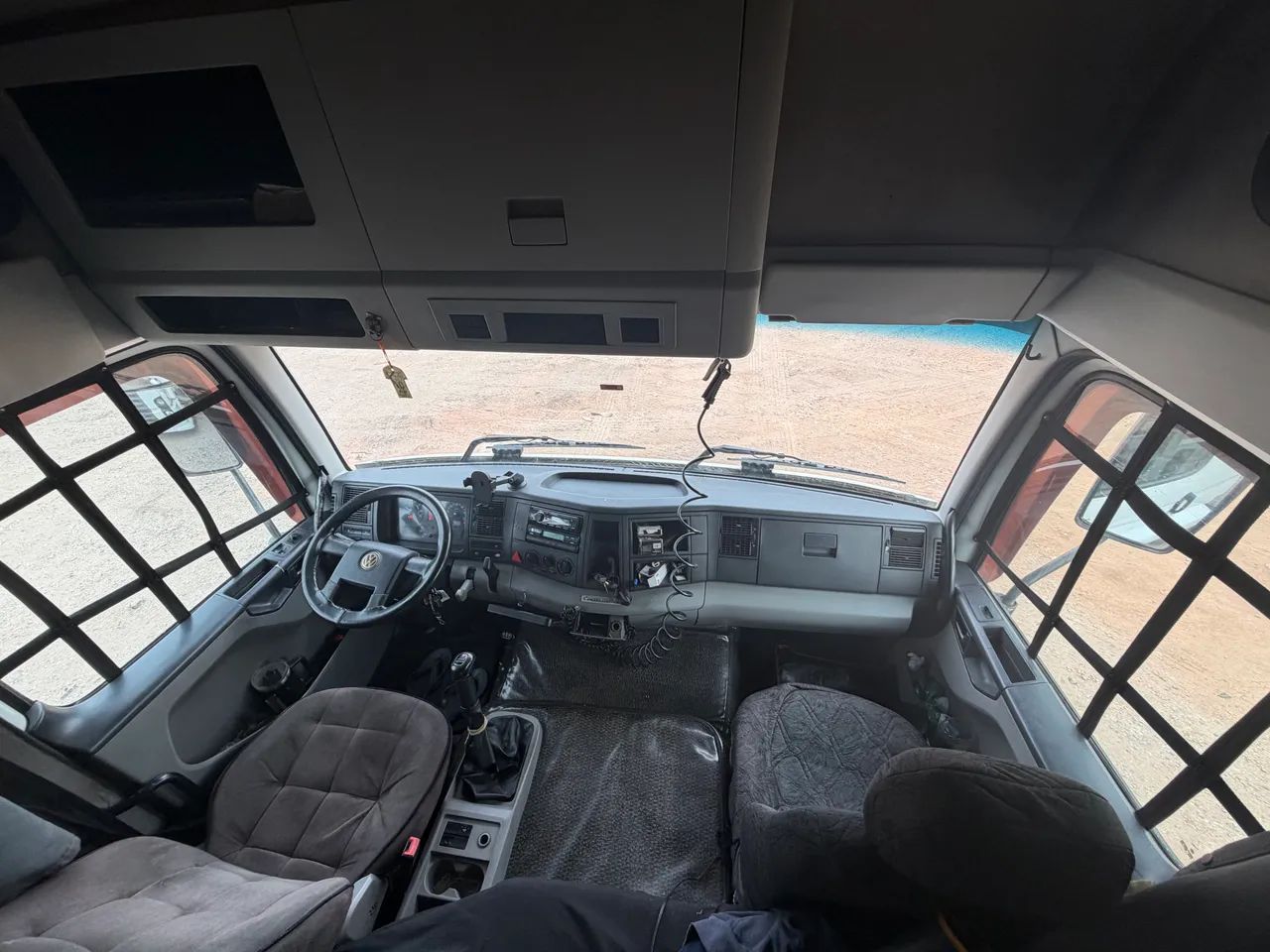 CONSTELATION 25-320 ANO 2012 TRUCK - Foto 4