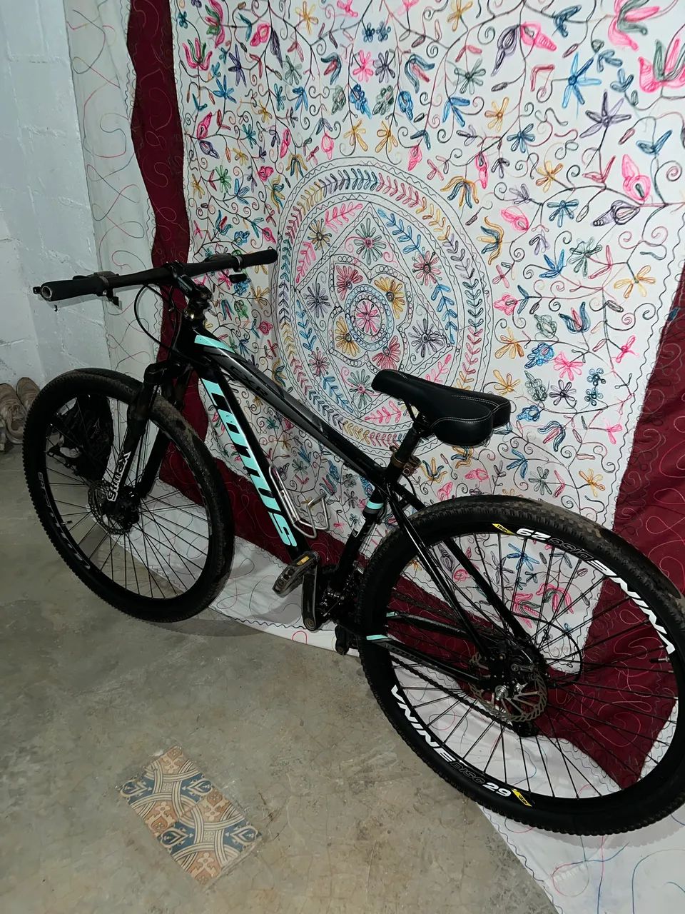 Bicicleta aro 29, quadro 17, 21 marchas Lotus. Ótimo estado. R$ 950