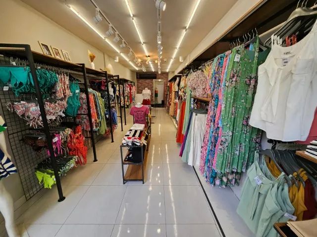 Estrutura de araras / roupeiro para loja de roupa