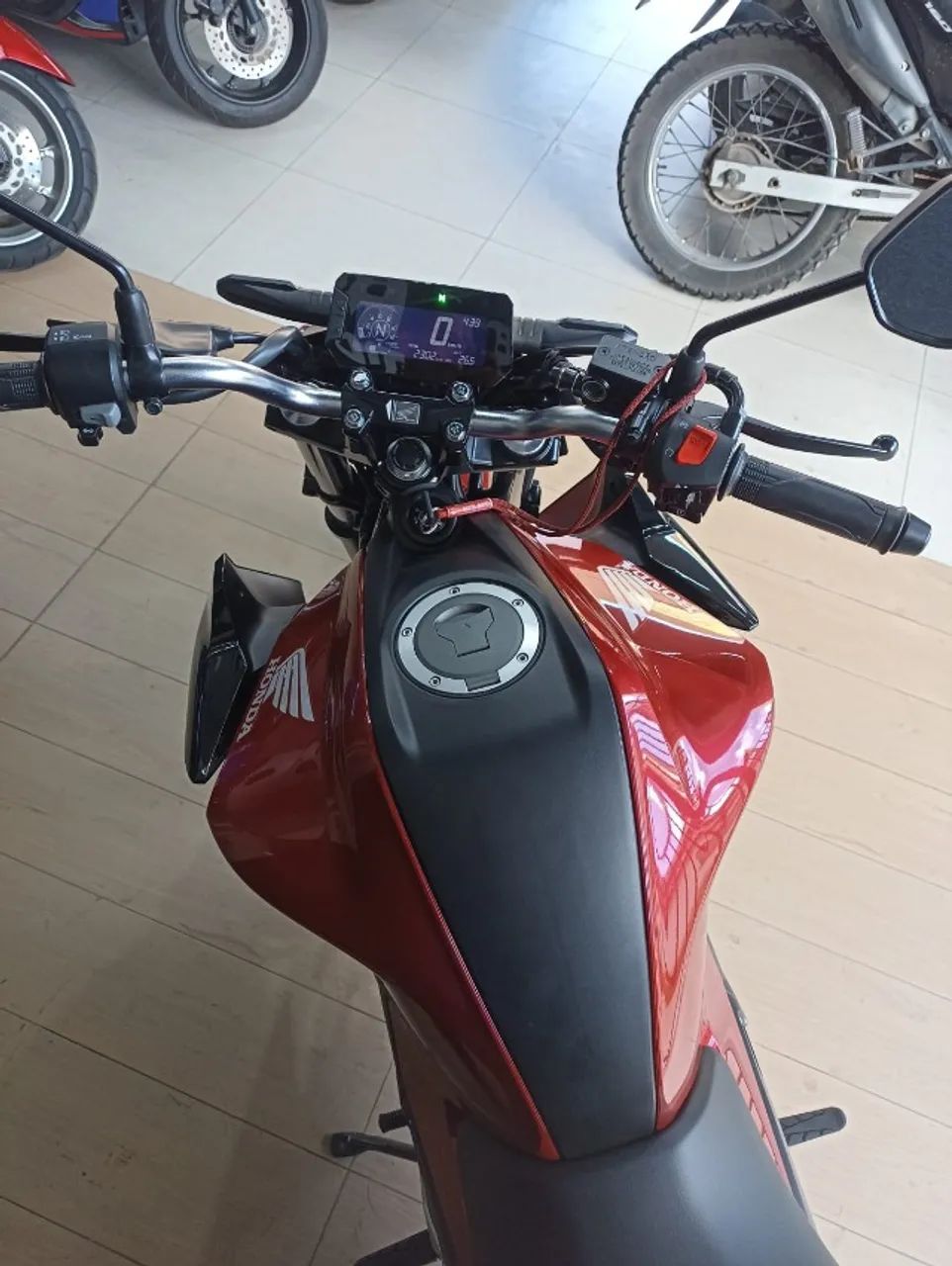 HONDA CB TWISTER 300F CBS 2025 - Foto 11