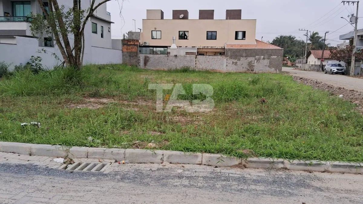 Terreno de Esquina à Venda em Bal. Piçarras - Foto 4