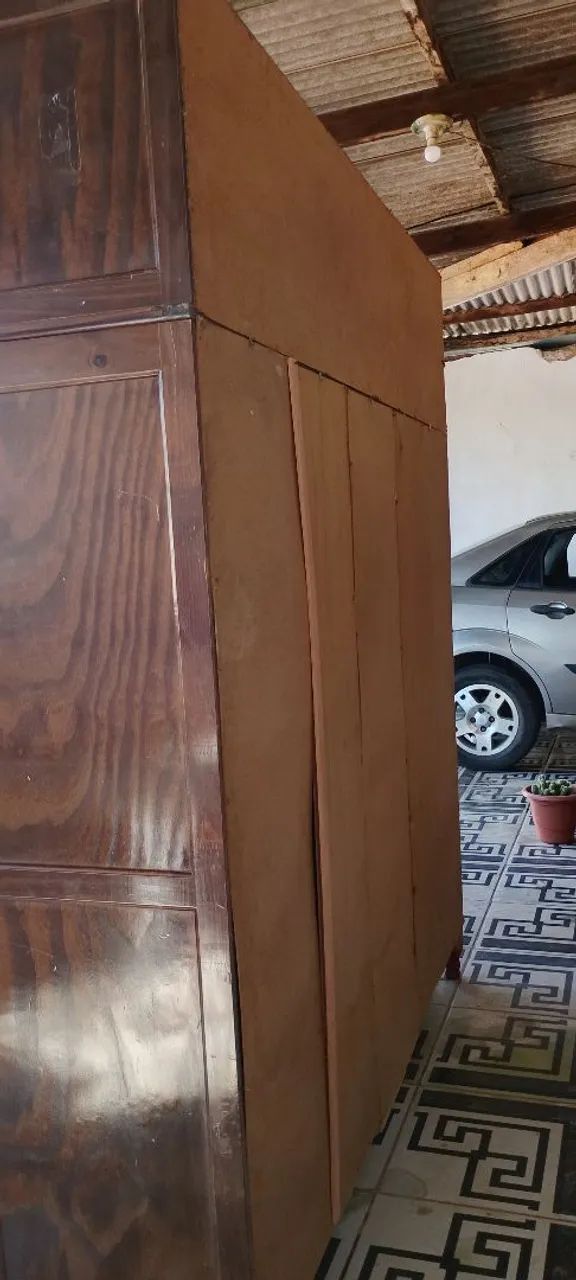 Vende-se guarda-roupa de madeira!! - Foto 4