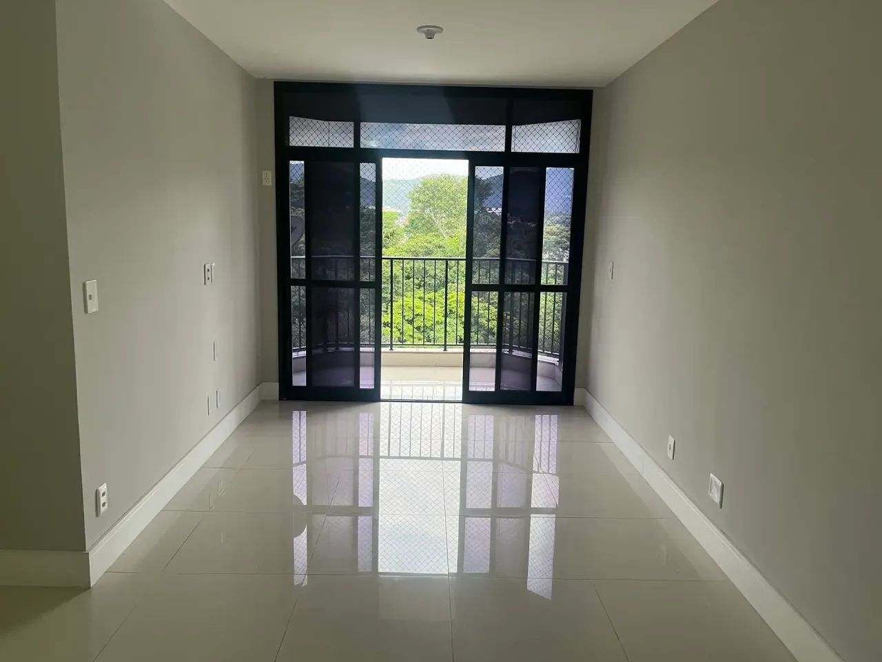 Vendo excelente apartamento 2 quartos Bosque Mirataia - Foto 2