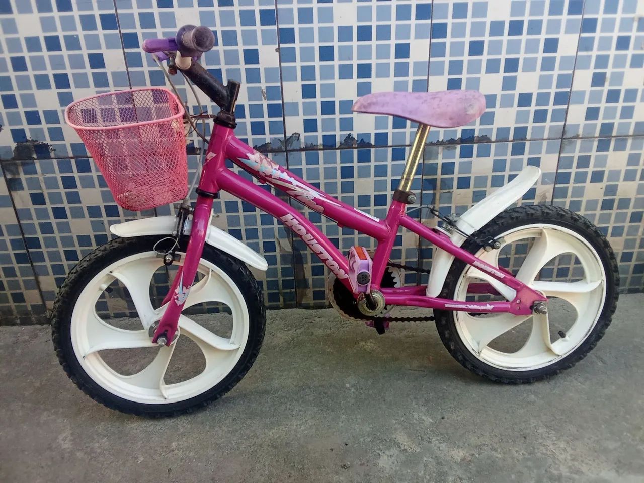 Vendo bicicleta pequena semi nova - Foto 2