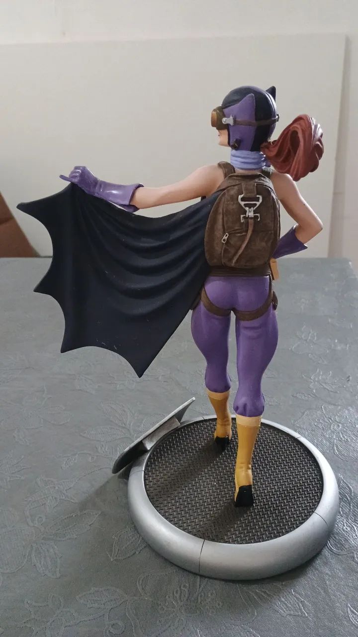 Boneco de bombshell Batgirl. - Foto 5