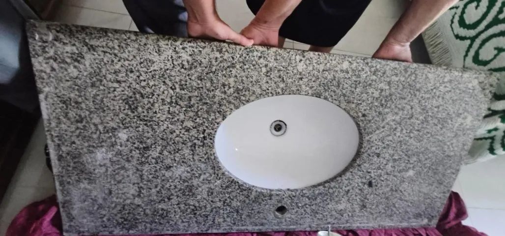PIA DE BANHEIRO COM BANCADA DE GRANITO