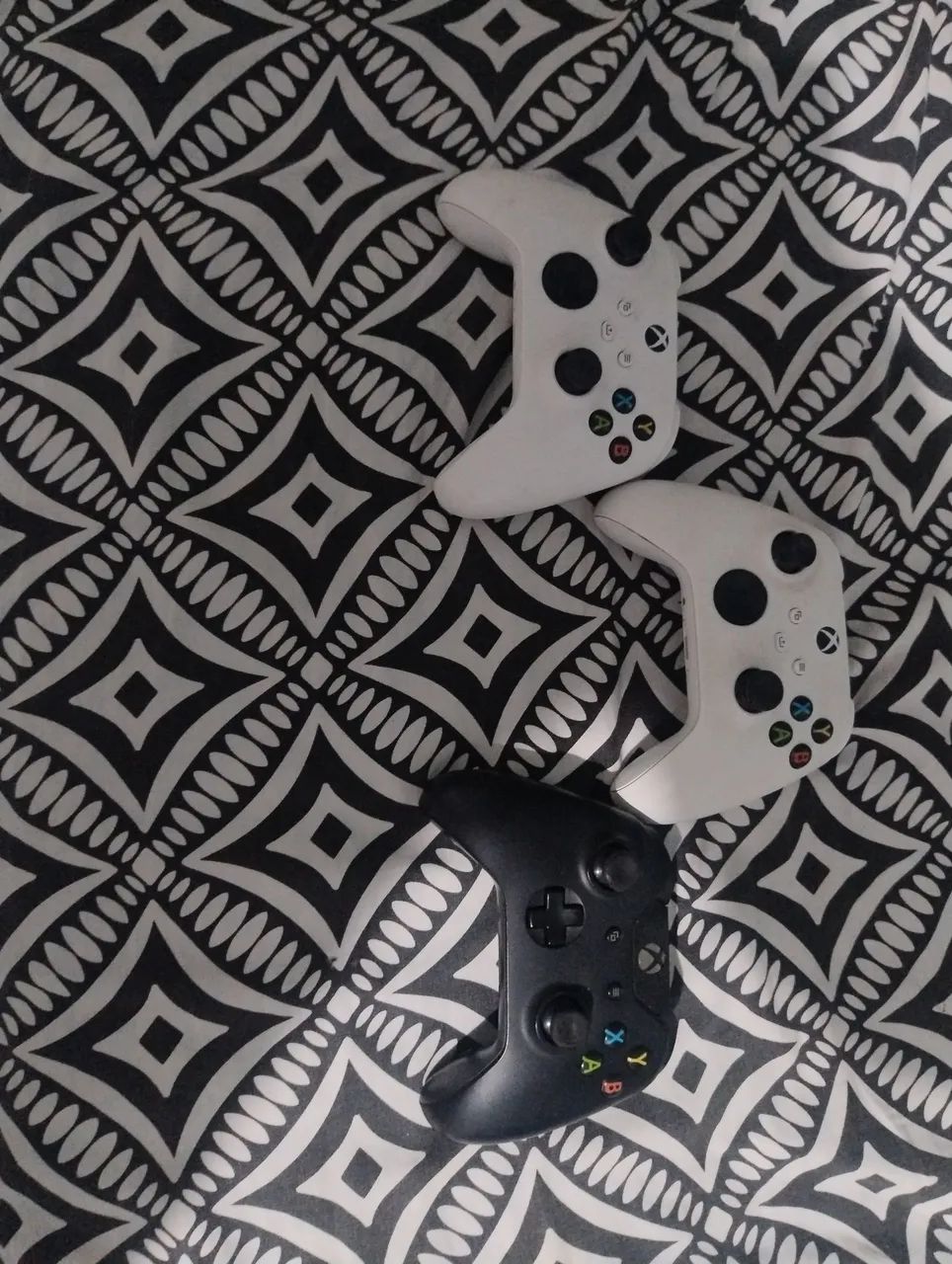 Vendo Xbox one com 3 controles 