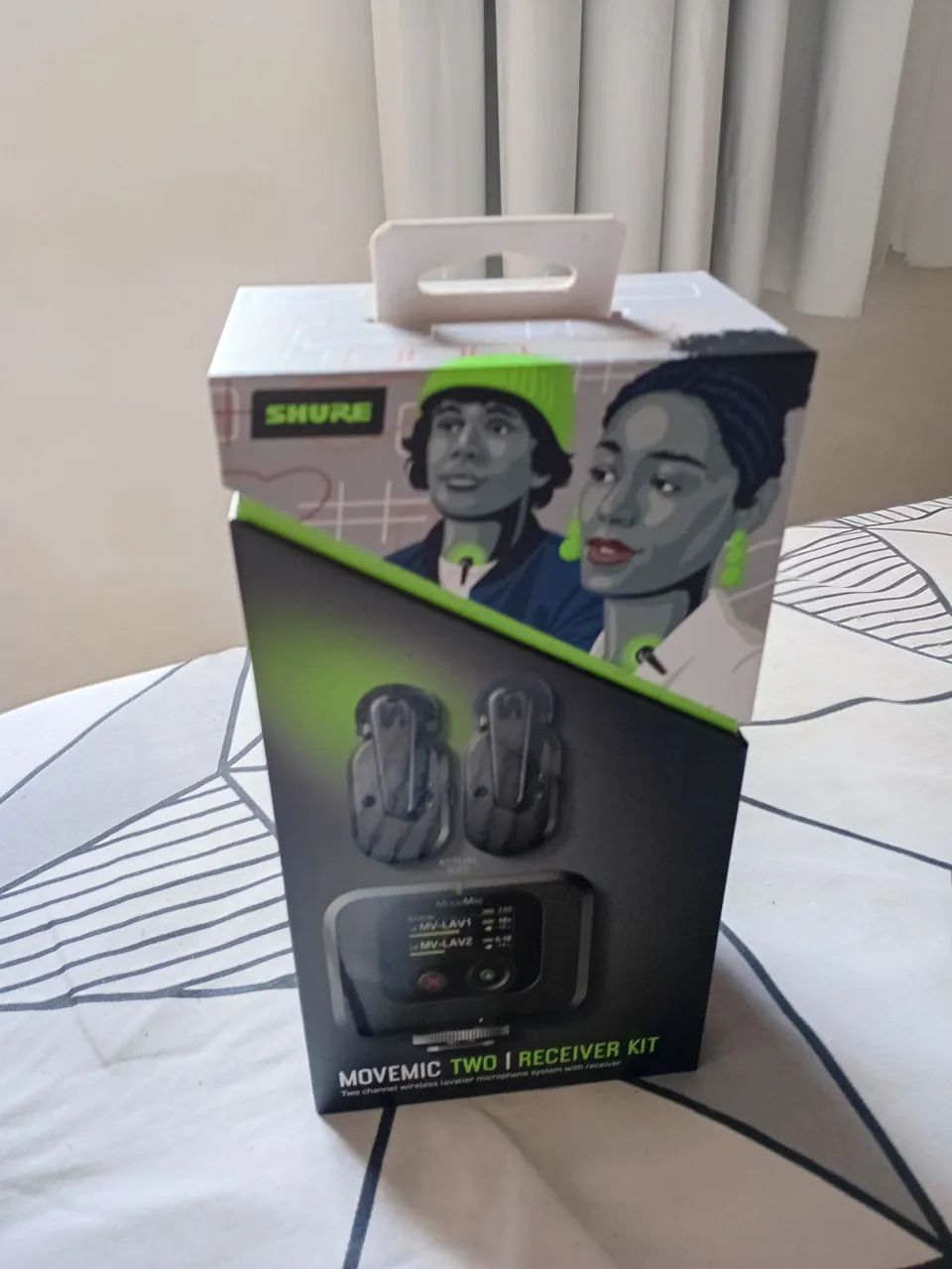 Microfone de Lapela Sem Fio de Dois Canais com Receptor  MOVEMIC TWO + RECEIVER KIT
