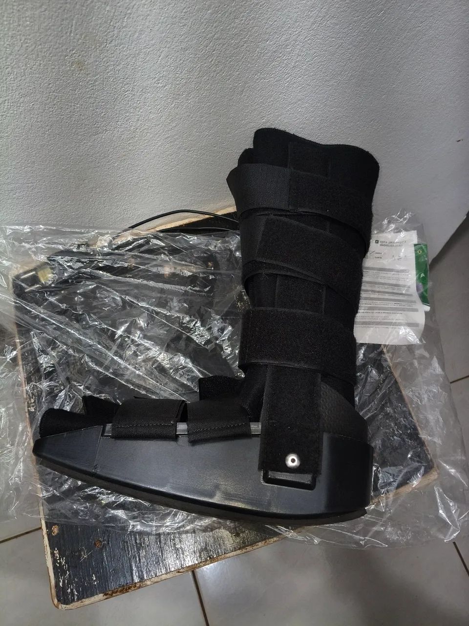 Vendo bota ortopédica e muletas  - Foto 2