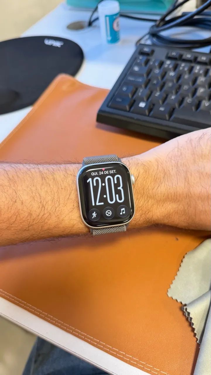 Apple Watch Series 10 - 46mm (GPS+Celular) - Foto 4