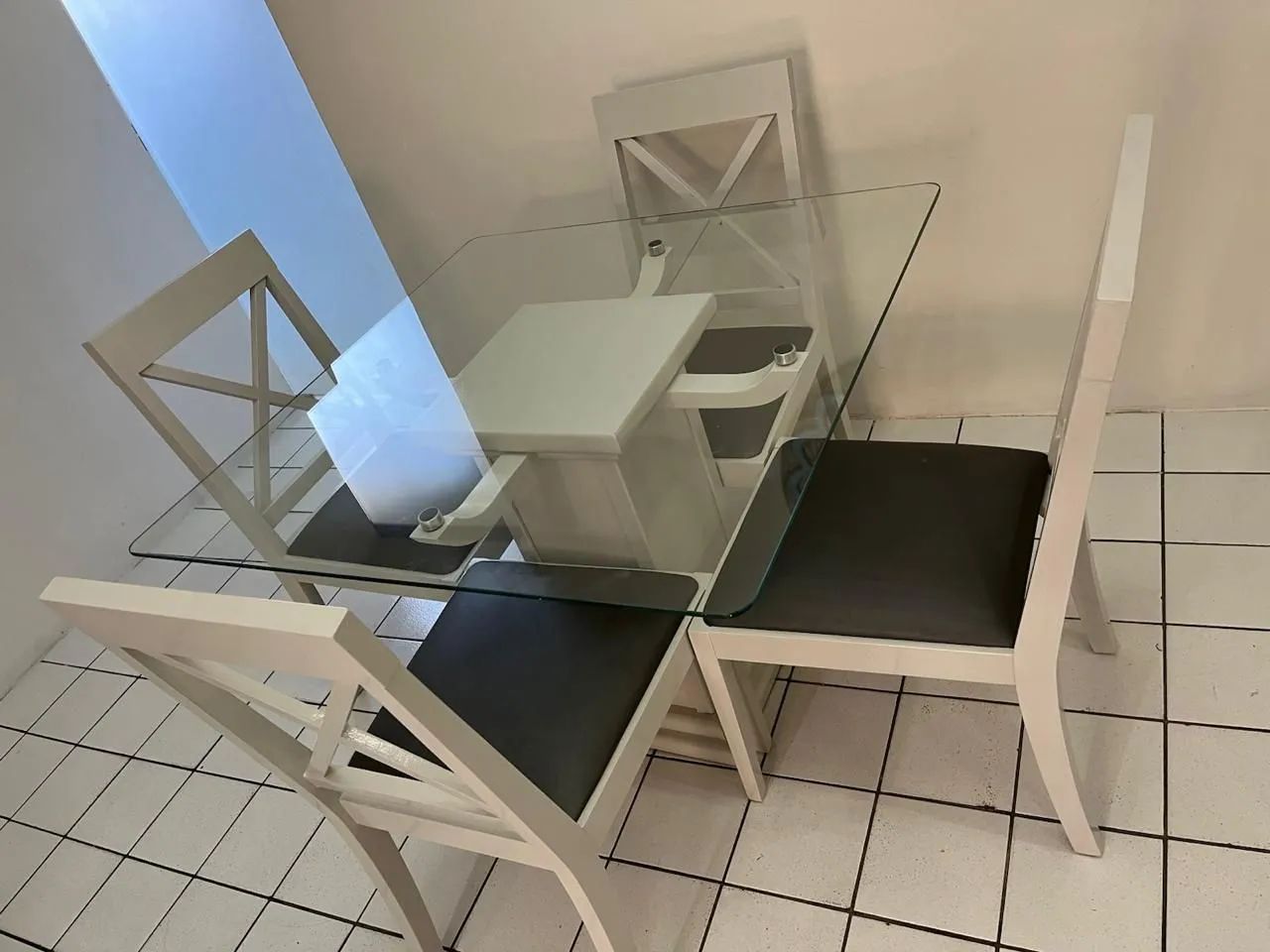 Mesa de madeira com tampo de vidro - Foto 5