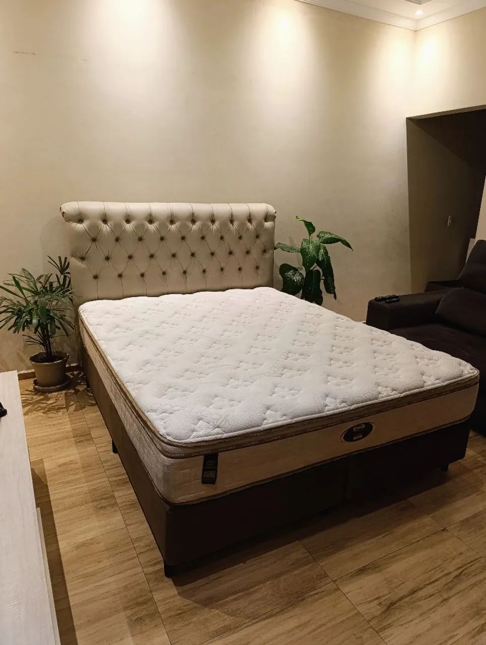 VENDO CONJUNTO CAMA BOX QUEEN SIMMONS  - Foto 2