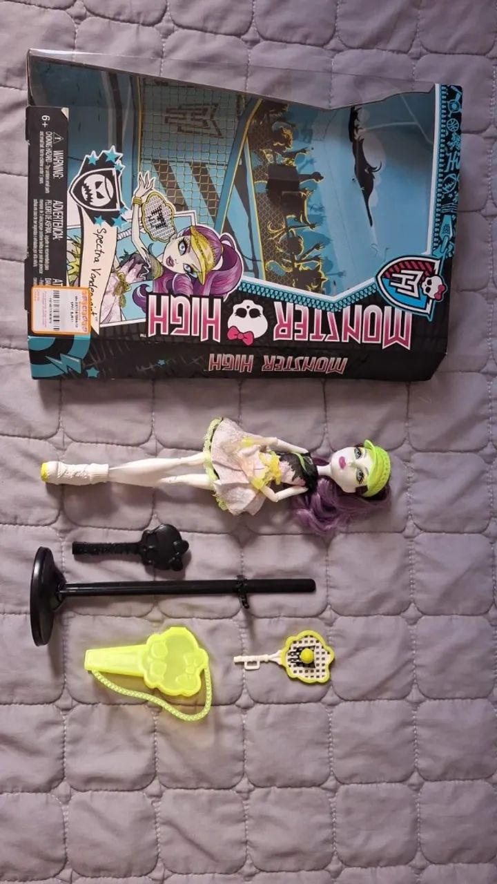 MONSTER HIGH SPECTRA VONDERGEIST (completa e com caixa)