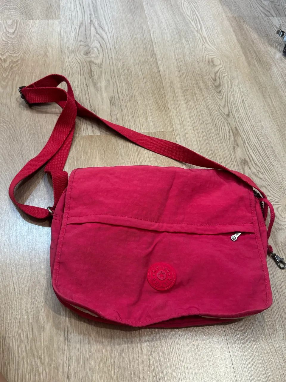 Bolsa de ombro Kipling muito útil  - Foto 4