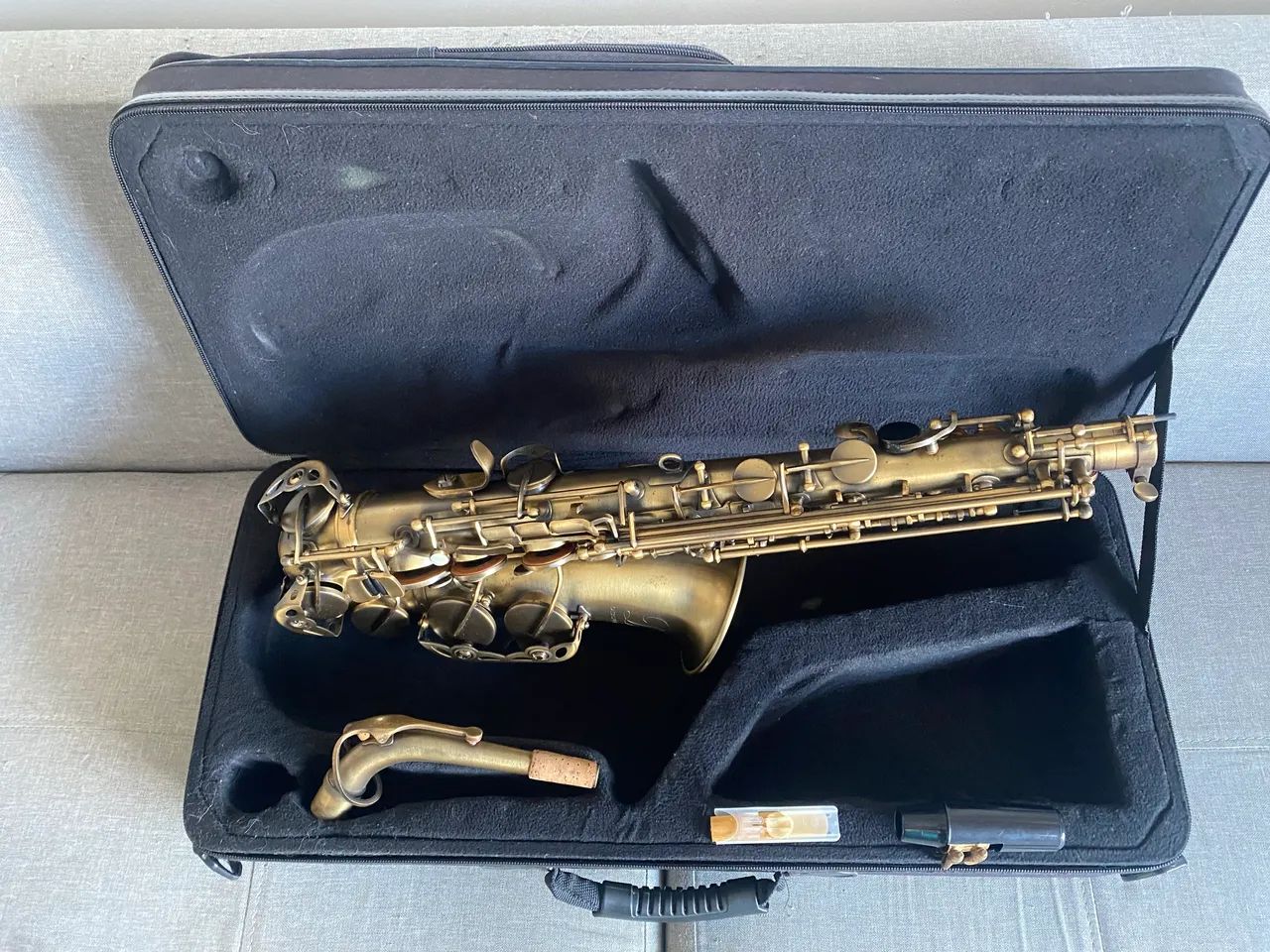 Saxofone alto marca Dolphin - Foto 2