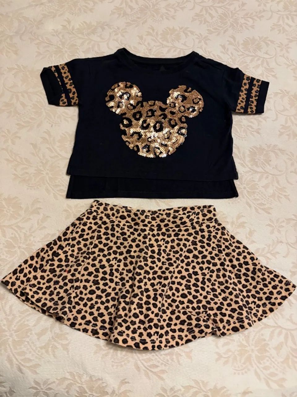 Conjunto short saia oncinha e cropped mickey lantejoulas 