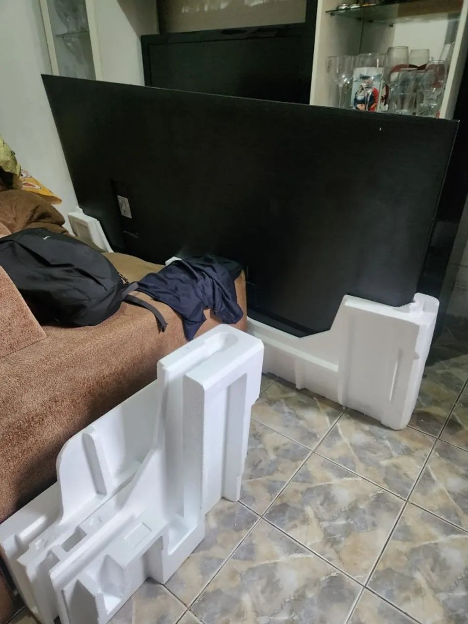  tv samsung qled 75 polegadas completa com defeito na tela meia tela - Foto 4