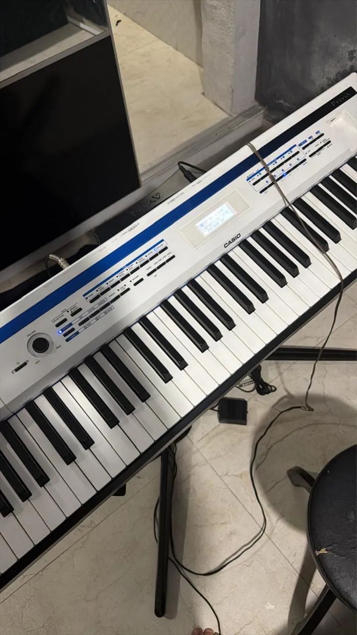 PIANO DIGITAL PRIVIA PX5S - Foto 4