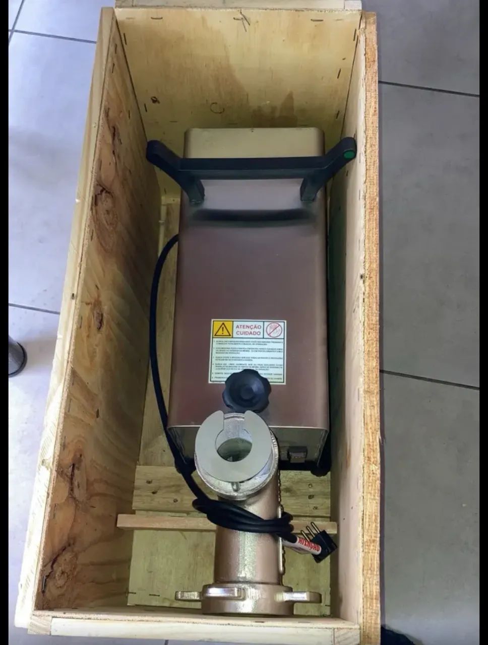 Moedor de carne novo, boca 22 marca Caf 220 - Foto 3
