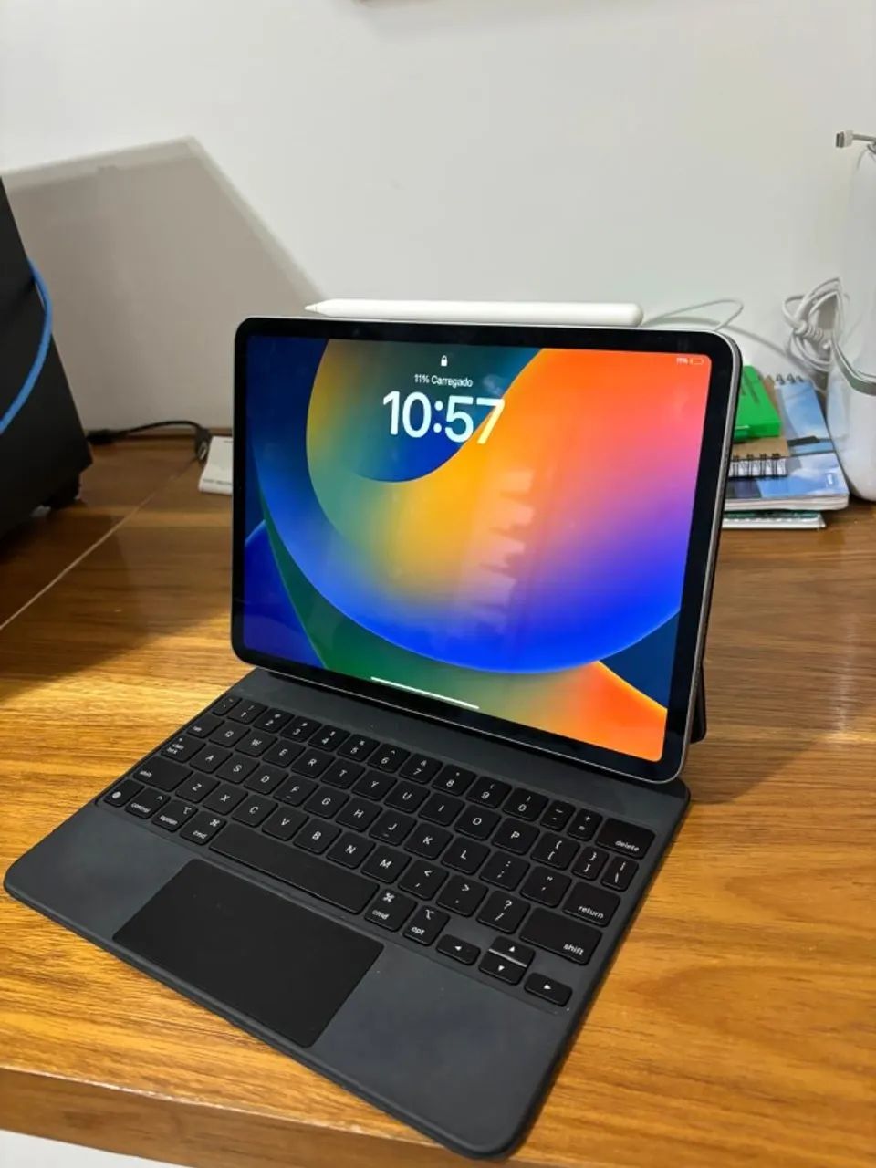 Ipad Pro 11 inch 256 Gb Wifi Prateado + Apple Pencil Pro + Magic Keyboard  - Foto 2