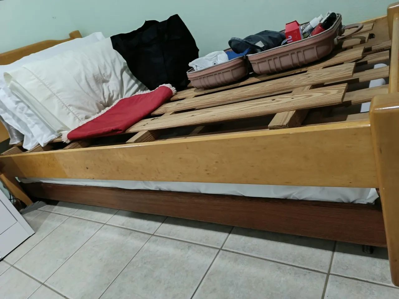 Cama solteiro dupla 2 colchões  - Foto 4