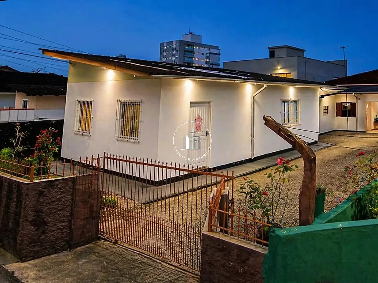 2 CASAS NO MESMO TERRENO - Centro - Foto 2