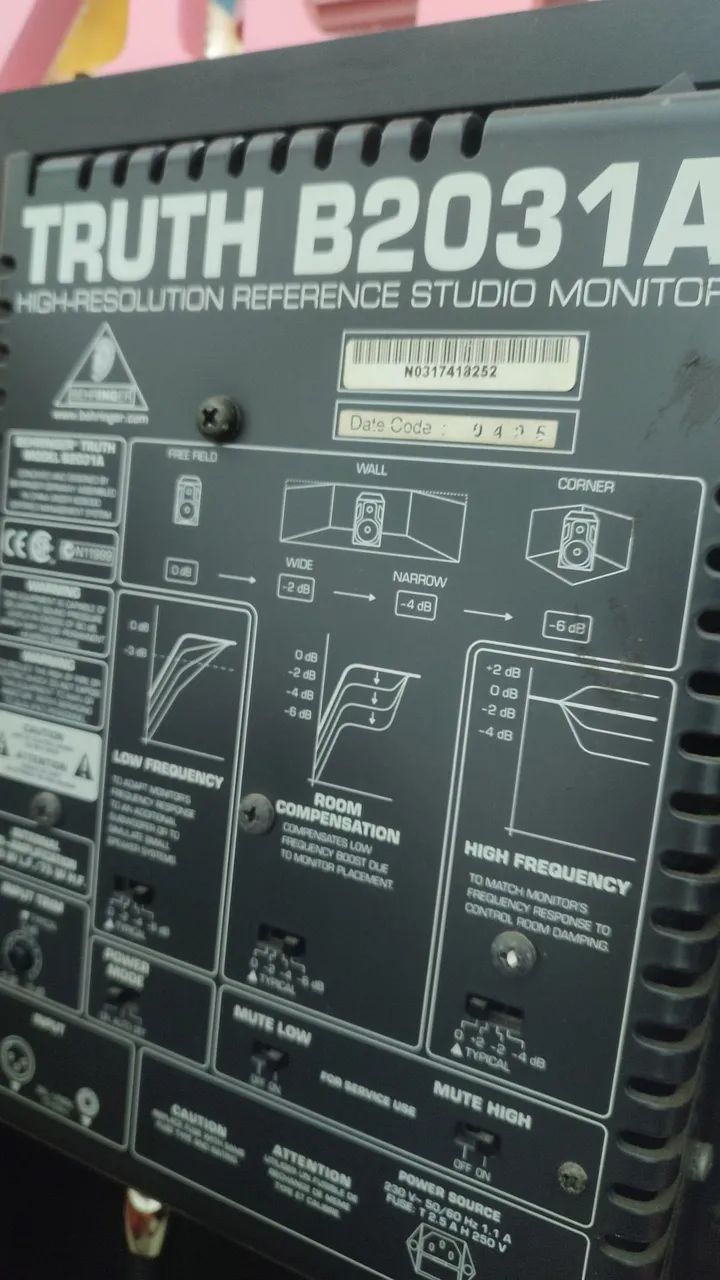 Monitor de referência Behringer B2031A