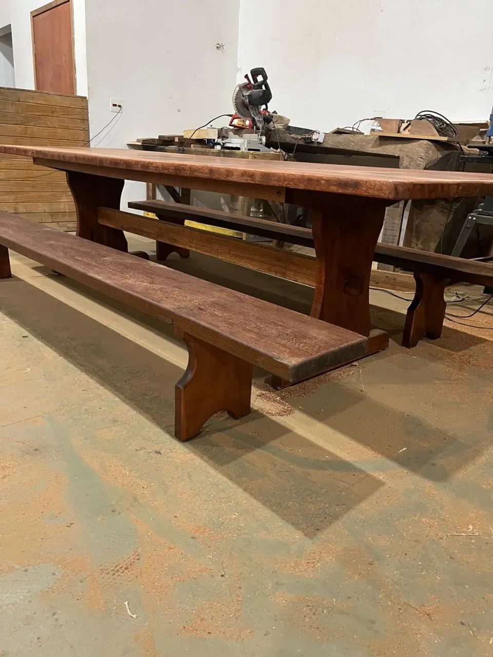 Conjunto chácara: mesa 3 metros de madeira nobre com bancos - Foto 3