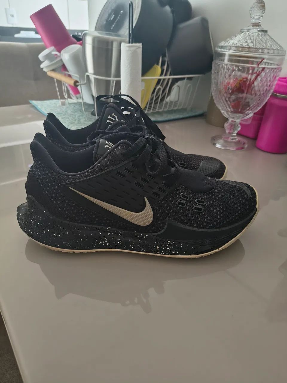今週終わり！！！！！Nike Kyrie Low 2 Nike Kyrie Low 2 Black Metallic Silver