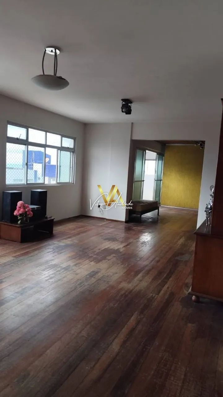 Cobertura com 3 quartos, varanda em U e vista para o mar em Casa Caiada