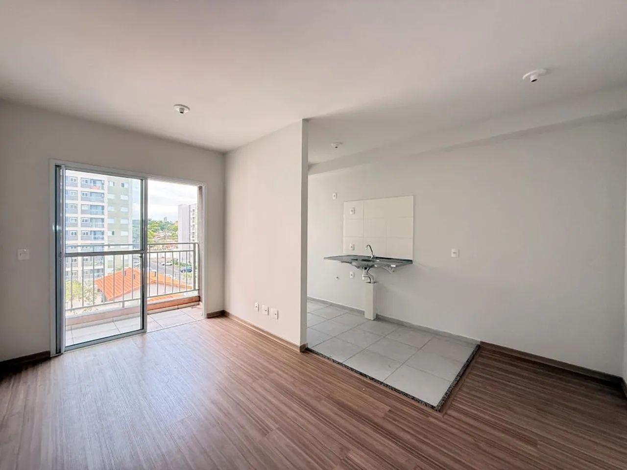 Apartamento para alugar em Maringá, Jardim Tropical, com 2 quartos, com 45.33 m² - Foto 2