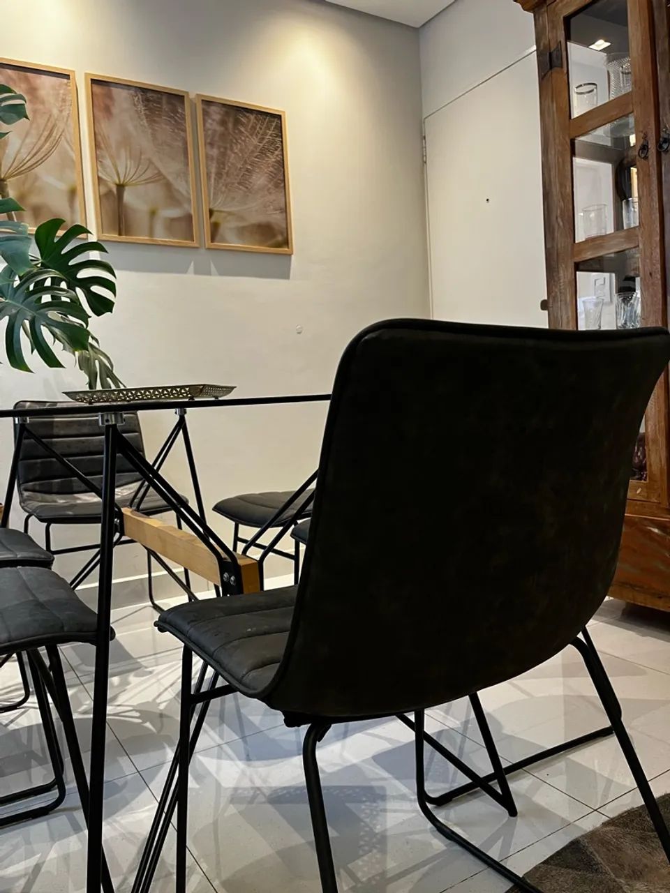 Mesa de jantar com tampo de vidro + 6 cadeiras  - Foto 5