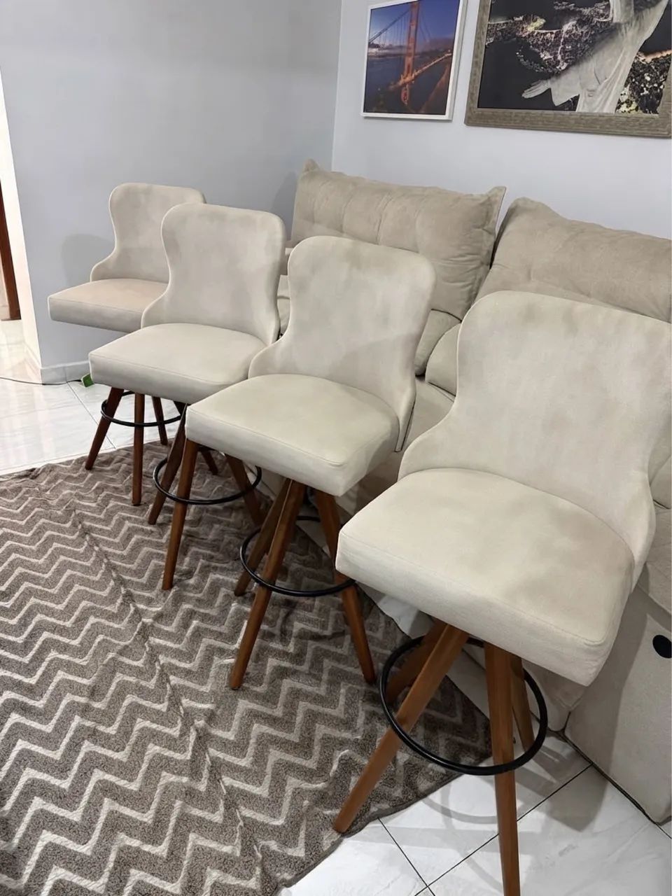 Conjunto 4 Banquetas Giratórias Estofadas em Suede