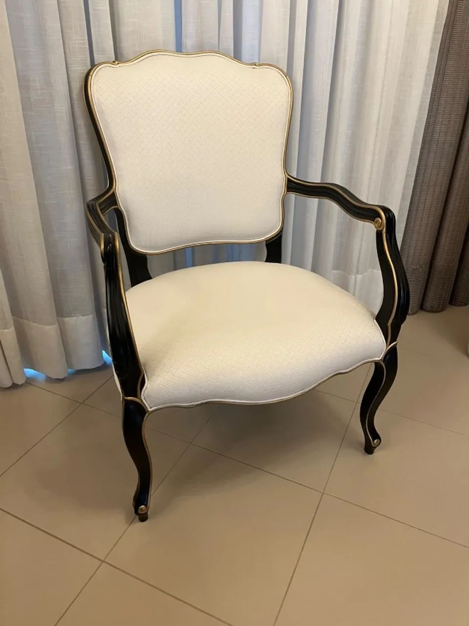 POLTRONA CL ÁSSICA ESTOFADA - Foto 2