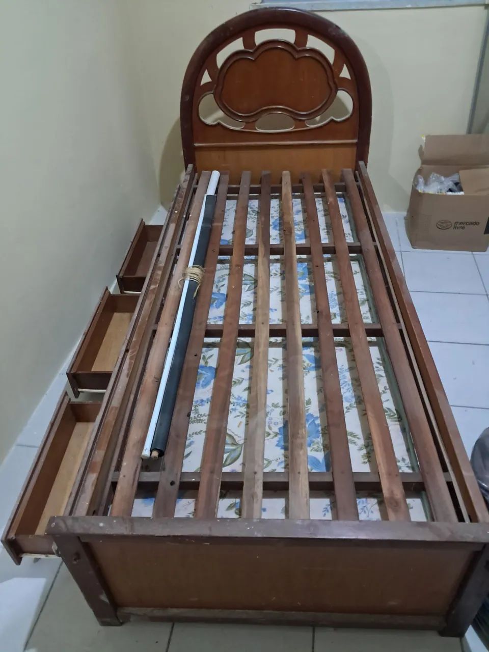 Cama de solteiro com auxiliar e 3 gavetas madeira maciça  - Foto 3
