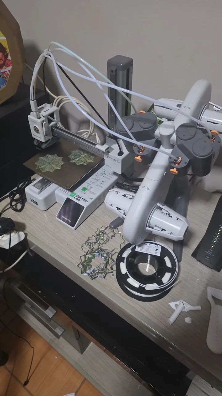 Vendo Impressora 3D Bambu lab A1 Mini Combo Ams, semi nova com nota fiscal pouco uso  - Foto 3