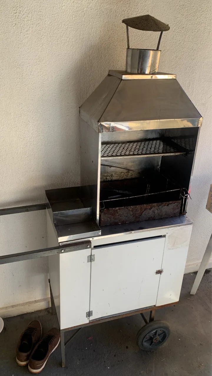 Carrinho de espetinho Ótimo pra trabalhar chama no zap *
