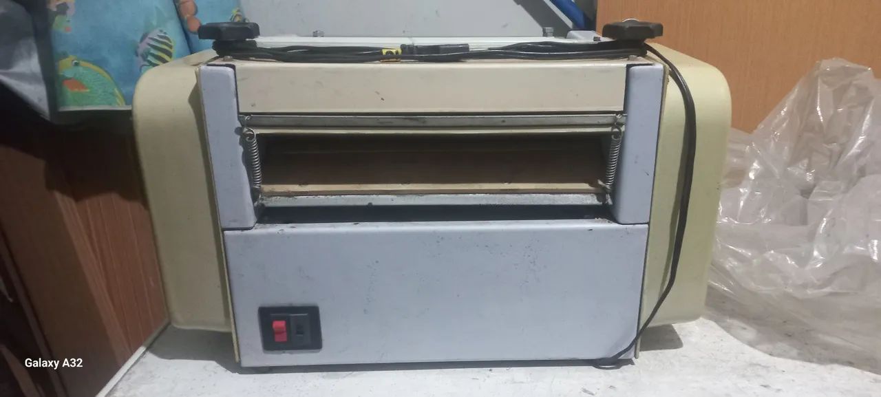 Cilindro elétrico para massa de pastel