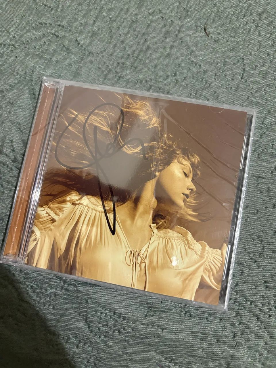 CD AUTOGRAFADO TAYLOR SWIFT FEARLESS (TAYLORS VERSION)  - Foto 3