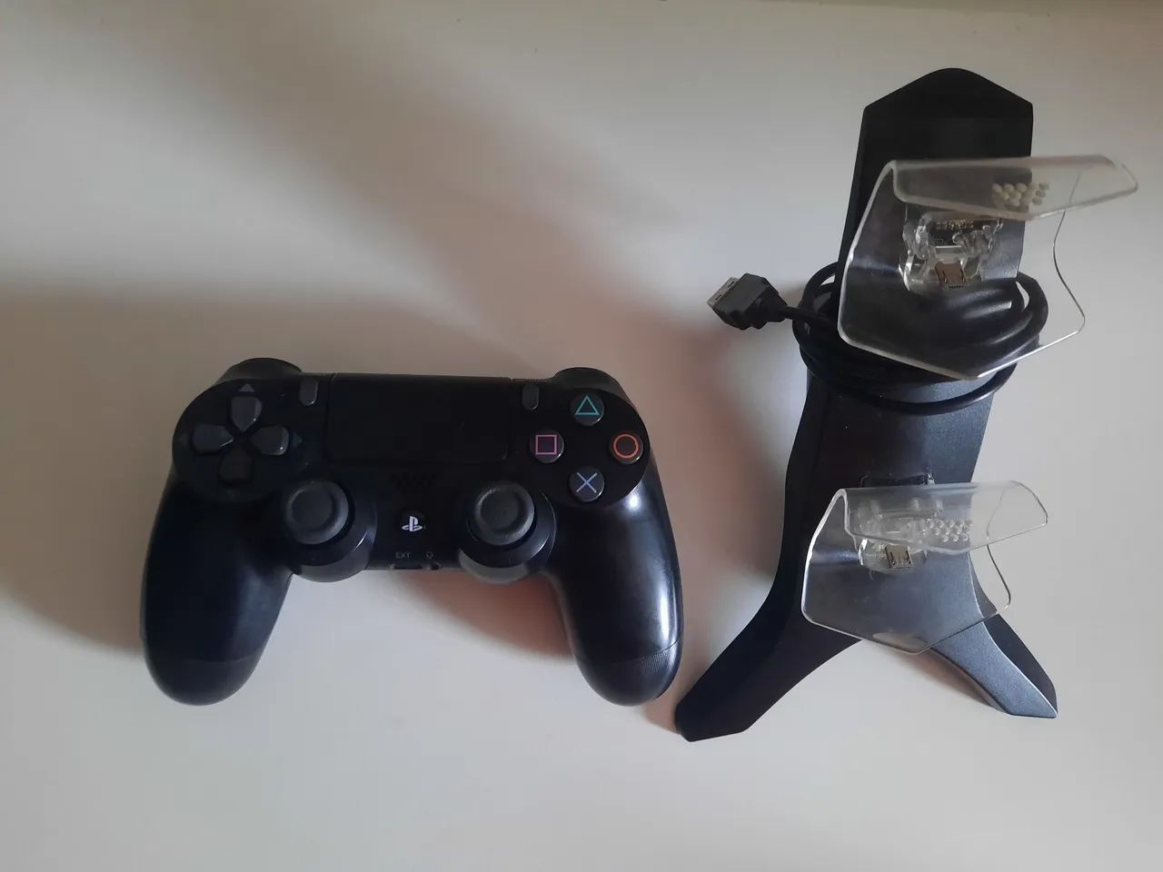 Controle de PS4 + base de carregamento 