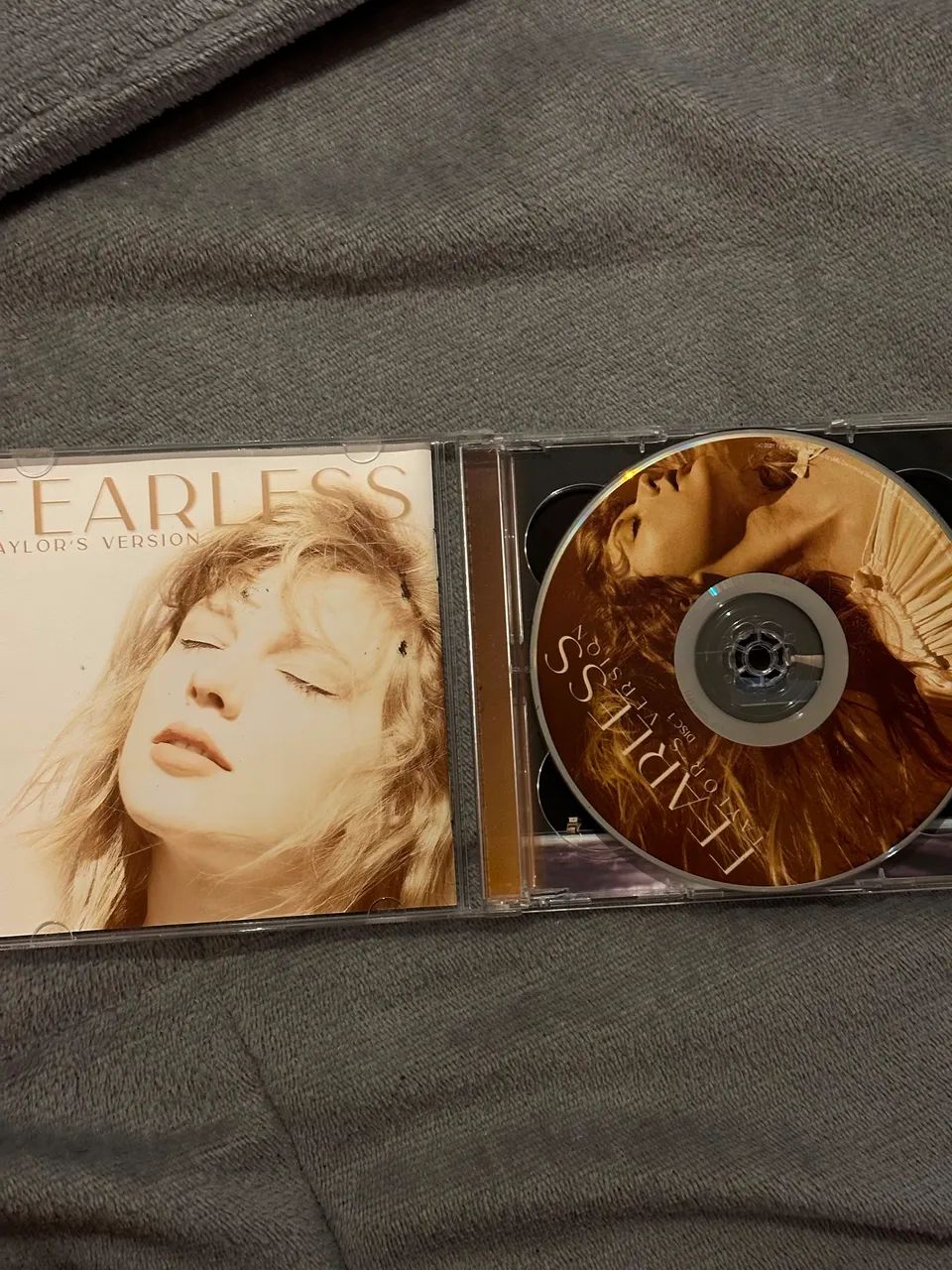 Swift Fearless (Taylor's Version) サイン入り Taylor Swift ? Fearless (Taylor?s Version) CD *autografado* - CDs